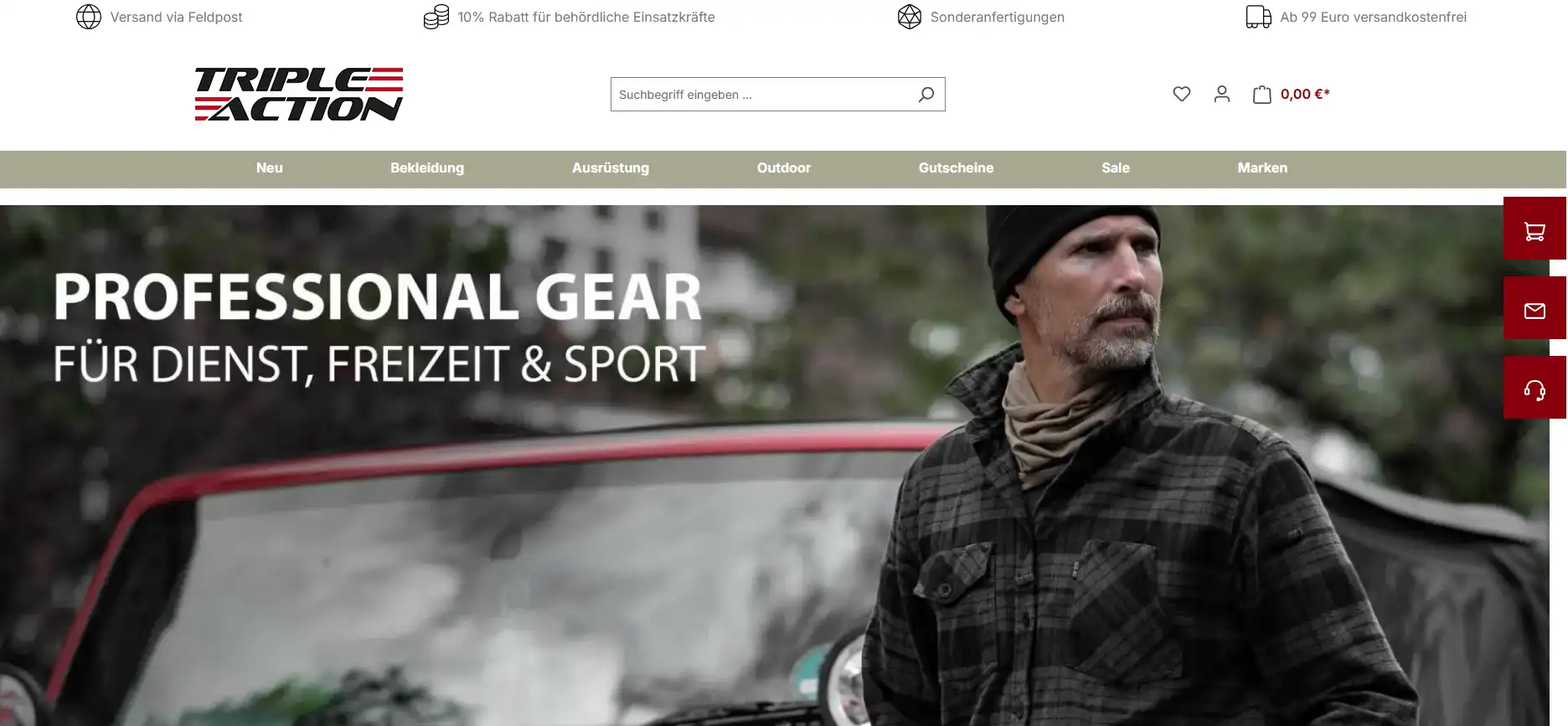 Startseite Triple Action zu sehen ist ein Mann in Outdoor Gear vor einem Auto